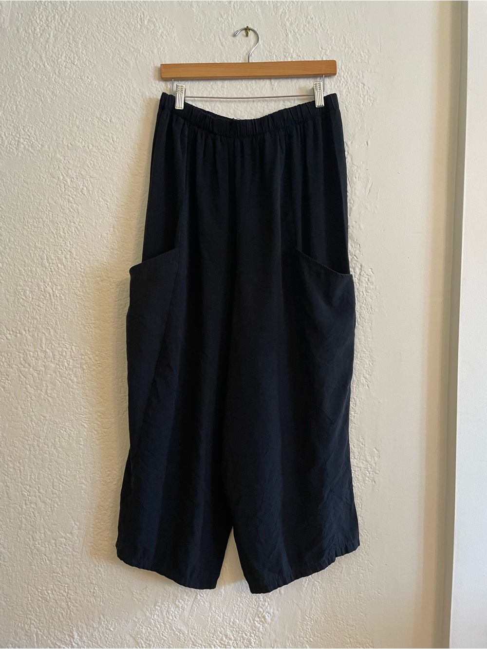 Champagne Wide Leg Cropped Pants Comfy Street M